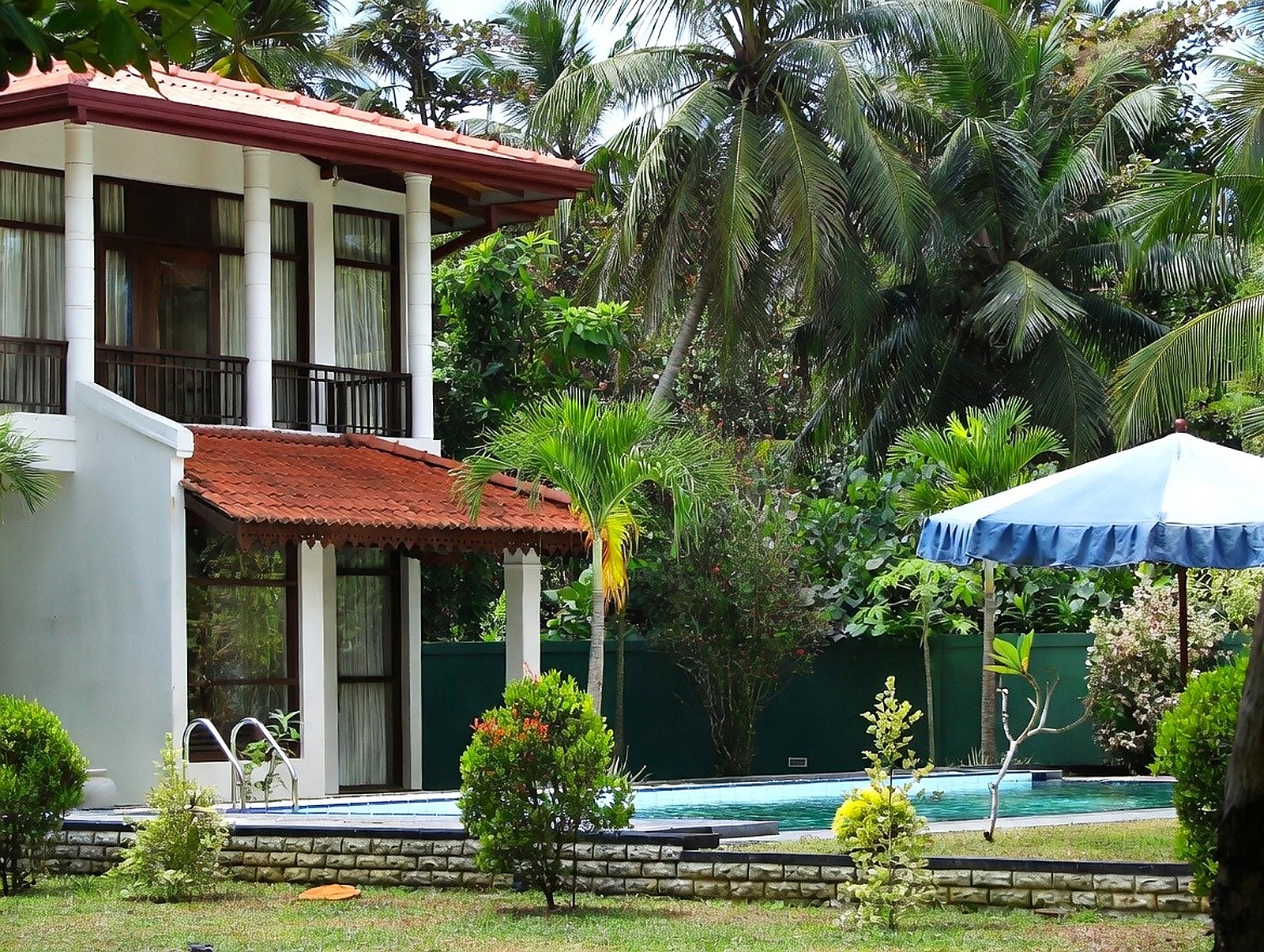 Villa Estuary buildings with pool