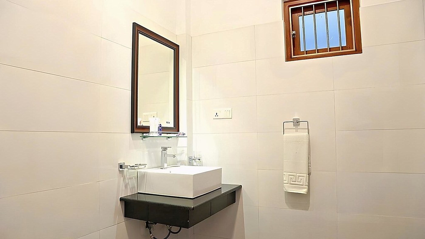 Bathroom vanity and mirror